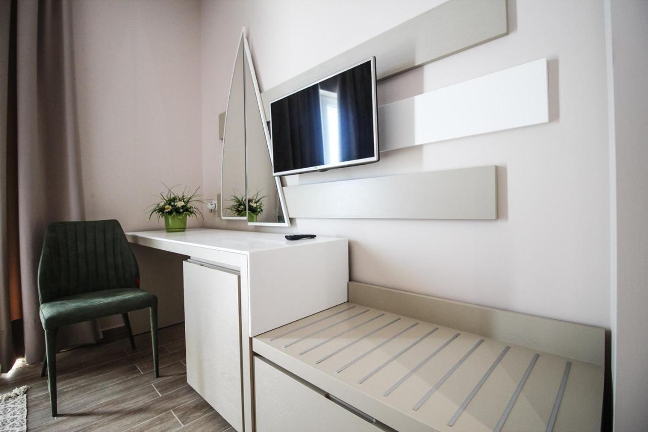 Hotel Kristera Vlore Exterior photo