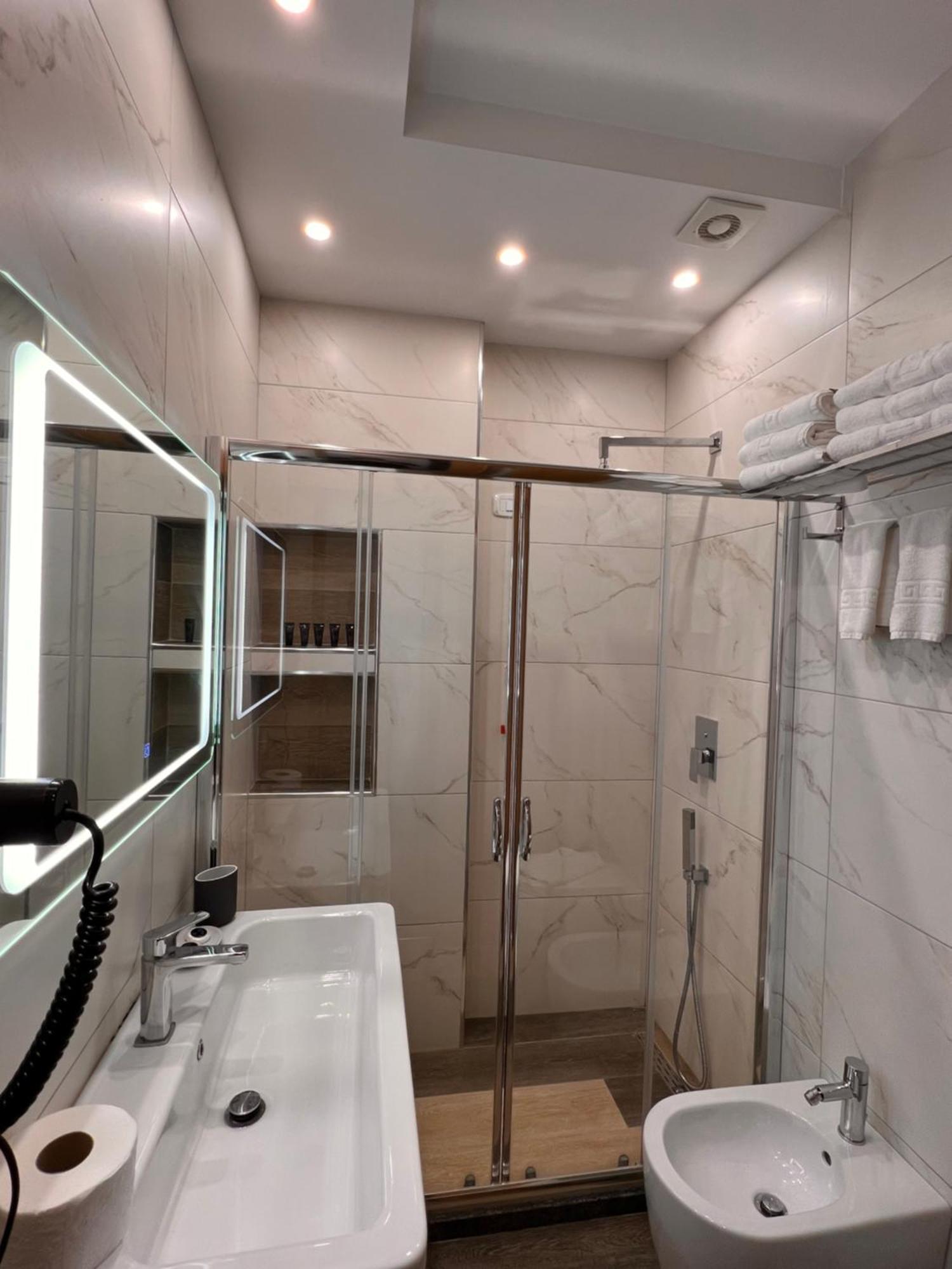 Hotel Kristera Vlore Exterior photo